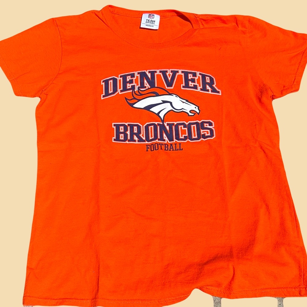 Women’s Small NFL Orange Denver Broncos Tee